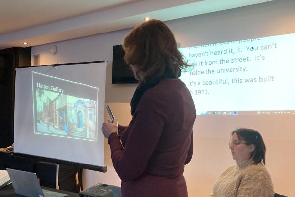 Speaker and palantypist working together